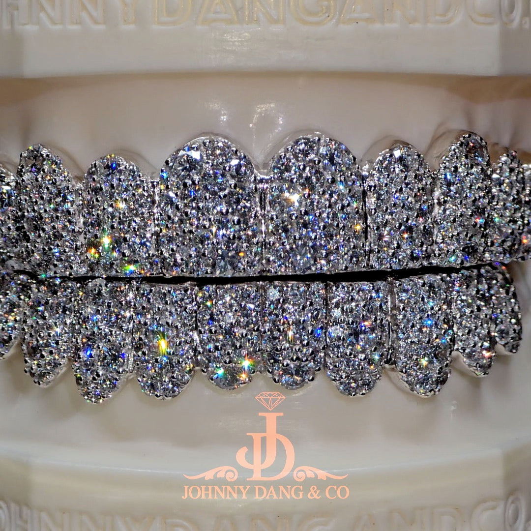 Flawless Mosaic Set Grillz White Gold (Pull Out)