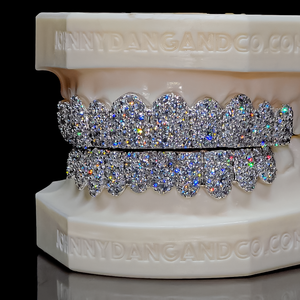 Flawless Mosaic Set Grillz White Gold (Pull Out)